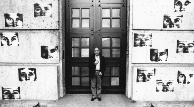 Christian Boltanski, portrait of the artist in front of his installation "Résistance", 1993, photo Jens Bode / VG Bild-Kunst, Bonn, 2015