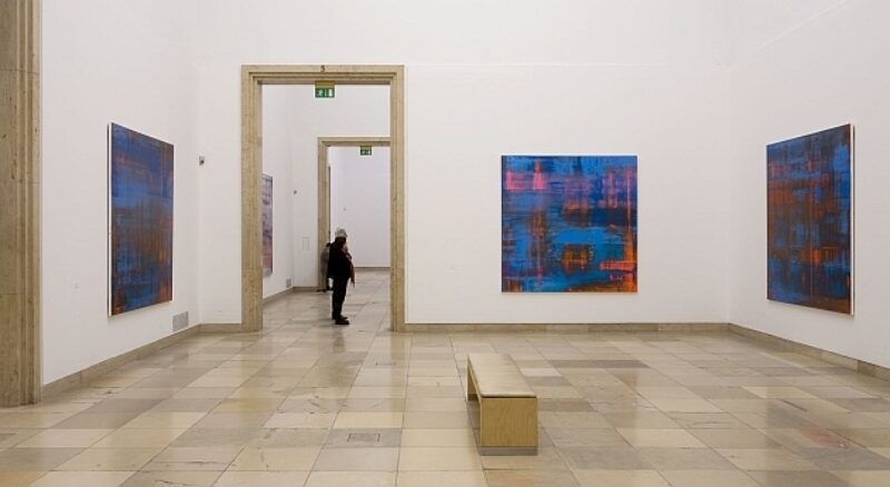 Gerhard Richter, Rot-Blau-Grün, 1994, Abgeordnetenhaus von Berlin, Installationsansicht Gerhard Richter – Abstrakte Bilder, Haus der Kunst, 2009, Foto Wilfried Petzi