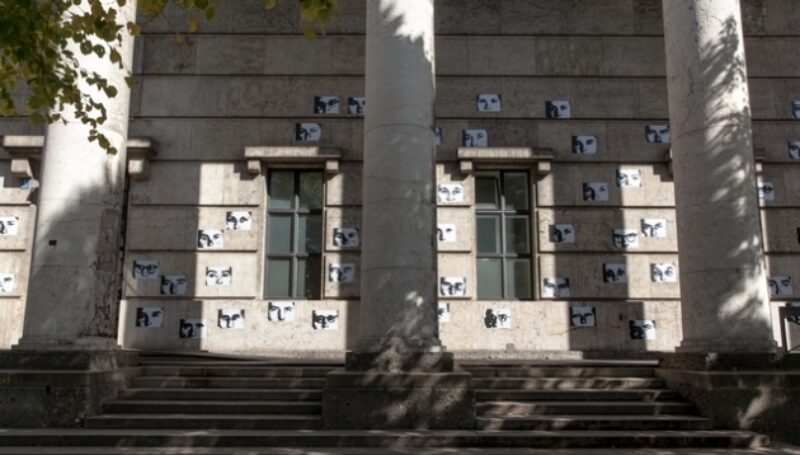 Christian Boltanski, Résistance, 1993/94, Neuinstallation an der Fassade des Haus der Kunst, 2015 © VG Bild-Kunst, Bonn, 2015, Foto Maximilian Geuter