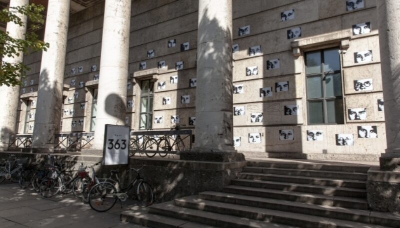 Christian Boltanski, Résistance, 1993/94, Neuinstallation an der Fassade des Haus der Kunst, 2015 © VG Bild-Kunst, Bonn, 2015, Foto Maximilian Geuter