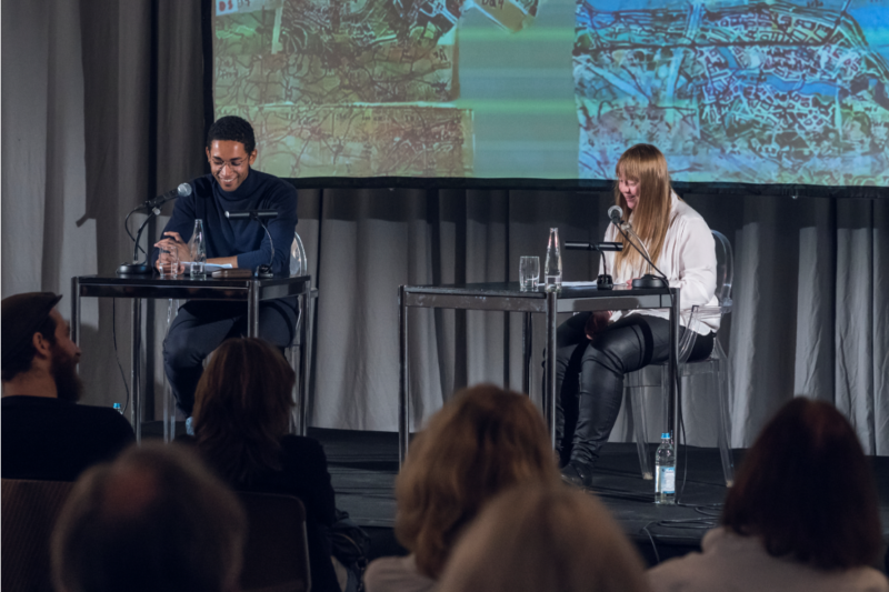 Luisa Wöllisch und Benito Bause, Lesung aus „Athosland“ im Haus der Kunst, 2020, Foto: Maximilian Geuter