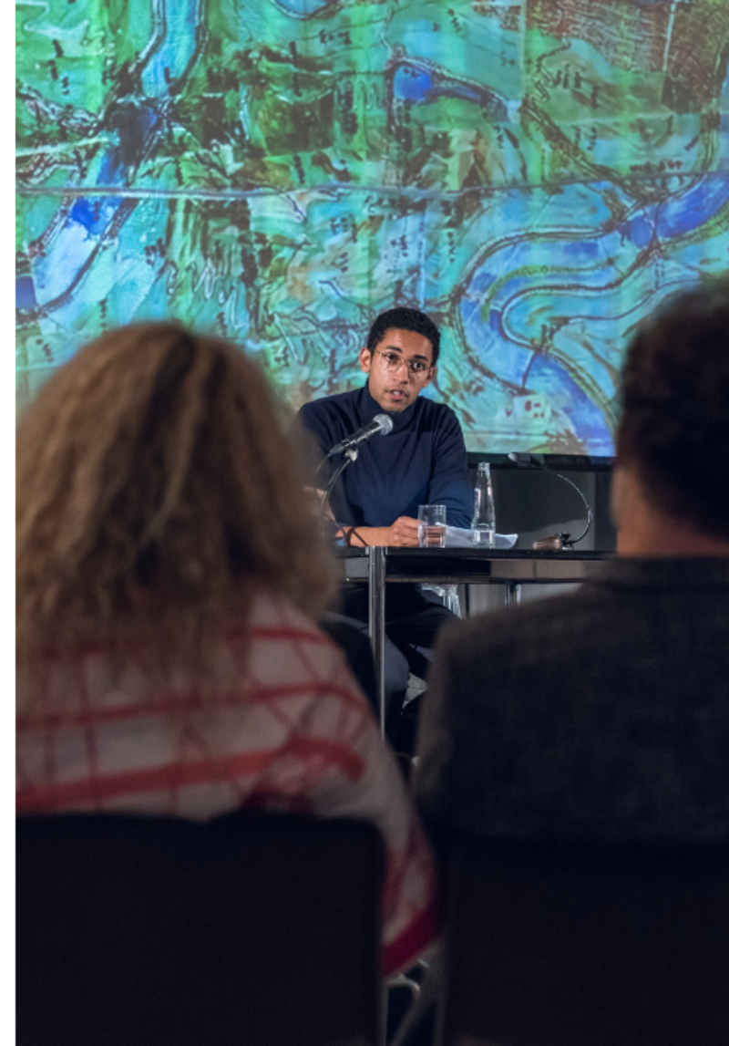 Benito Bause, Lesung aus „Athosland“ im Haus der Kunst, 2020, Foto: Maximilian Geuter