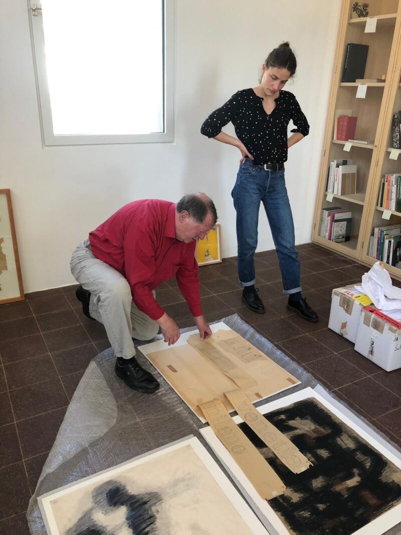 Franz Erhard Walther und Julia Heldt im Atelier des Künstlers, 2019