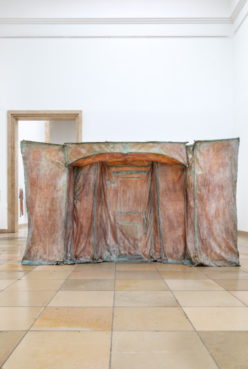 Fig. 3: „Borg“, 1978, © The Estate of Heidi Bucher und Haus der Kunst, Foto: Markus Tretter