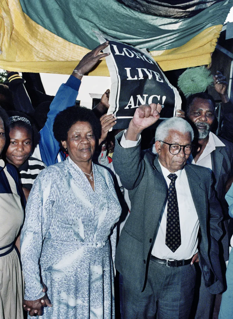 Greame Williams: Walter Sisulu und seine Frau Albertina in ihrem Haus in Soweto nach seiner Haftentlassung, 1989 © Greame Williams