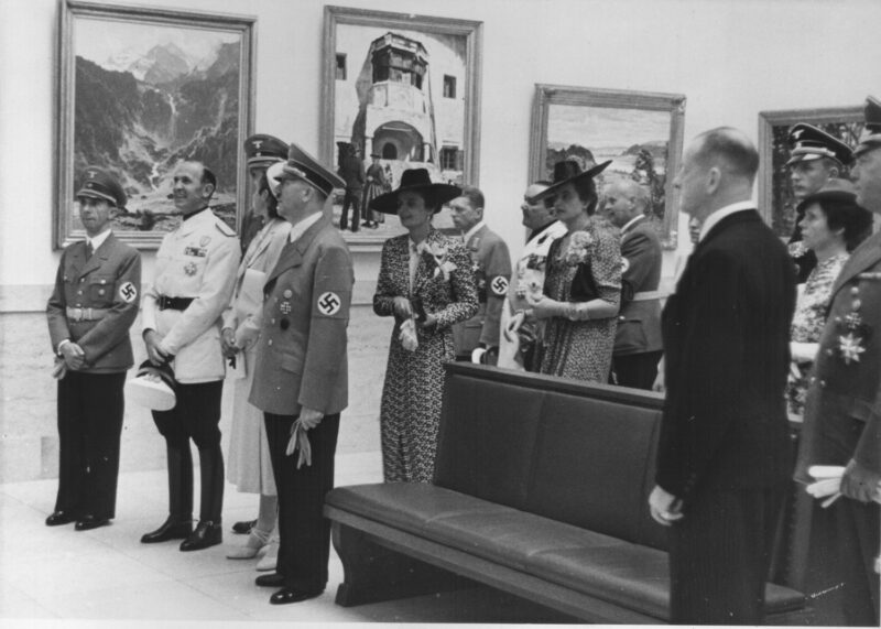 Accompanied by Adolf Hitler and Josef Goebbels, the Italian consul Dino Alfieri visits the "Great German Art Exhibition" in the "House of German Art" on the "Day of German Art", July 16, 1939 © Zentralinstitut für Kunstgeschichte