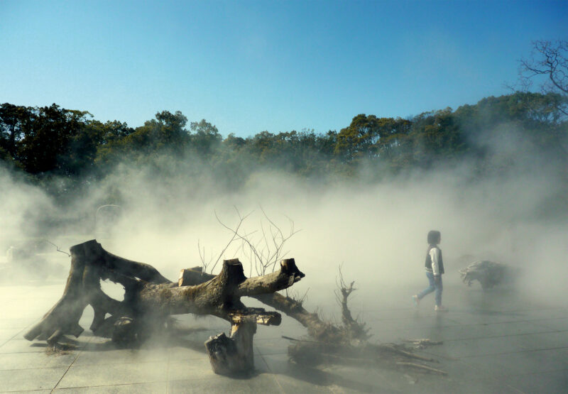 Fujiko Nakaya "Like a Cloud". "The 8th Enku Grand Award Exhibition" at The Museum of Fine Arts, Gifu, Japan, 2016. © Courtesy the artist. Photo: Sayaka Shimada