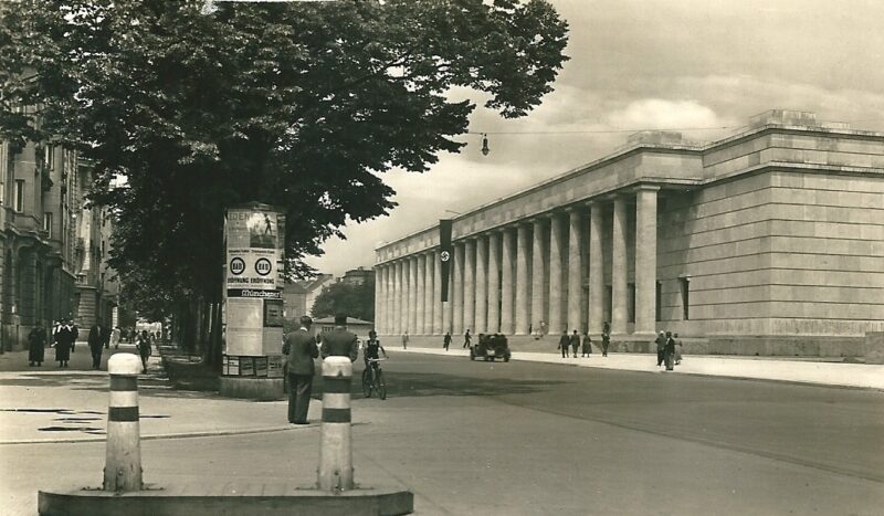 Das Haus der Deutschen Kunst an der Münchner Prinzregentenstraße, um 1937 © Privatbesitz