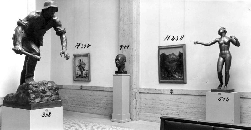 „Große Deutsche Kunstausstellung“ 1943, Saal 9. Abbildung aus dem Fotoalbum von Jaeger und Goergen  © Zentralinstitut für Kunstgeschichte, Photothek