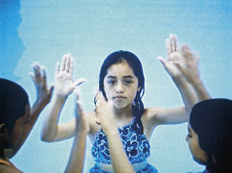 Doug Aitken, i am in you (linear version), 2000, single-channel video installation, Courtesy Sammlung Goetz, München, photo: Wilfried Petzi