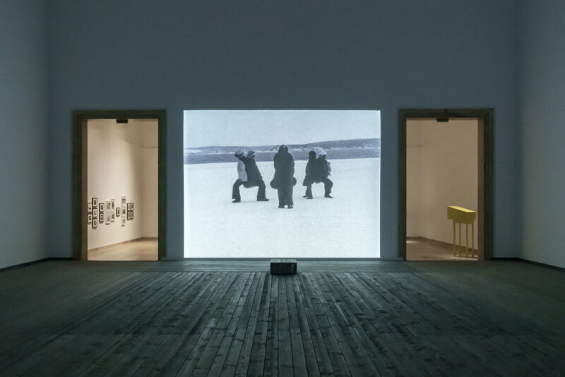 Joan Jonas, „Wind“, Installationsansicht Haus der Kunst 2022, Foto: Maximilian Geuter