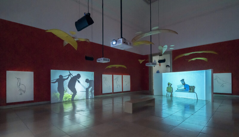 Joan Jonas, „Stream or River, Flight or Pattern“, Installationsansicht, Haus der Kunst, 2022. VG Bild-Kunst, Bonn 2022. Foto: Maximilian Geuter