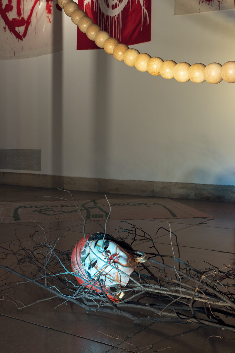 Joan Jonas, “The Juniper Tree”, Installation view, Haus der Kunst, 2022. VG Bild-Kunst, Bonn 2022. Photo: Maximilian Geuter