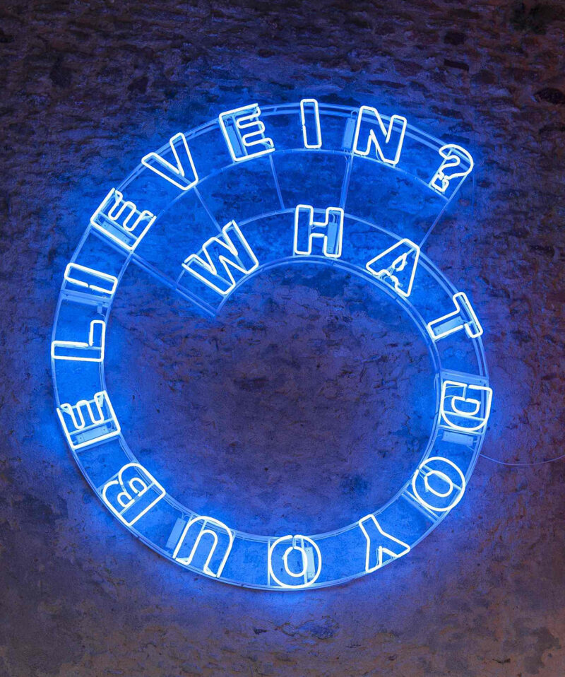 Kendell Geers Manifest, 2007 Neon Courtesy of the artist and Yvon Lambert