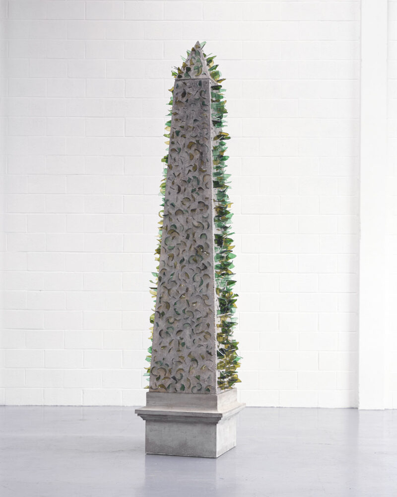 Kendell Geers Obelisk, 2008 Beton und Glas Courtesy the Artist; Galleria Continua, San Gimignano / Beijing / Le Moulin; Goodman Gallery, Johannesburg; Stephen Friedman Gallery, London