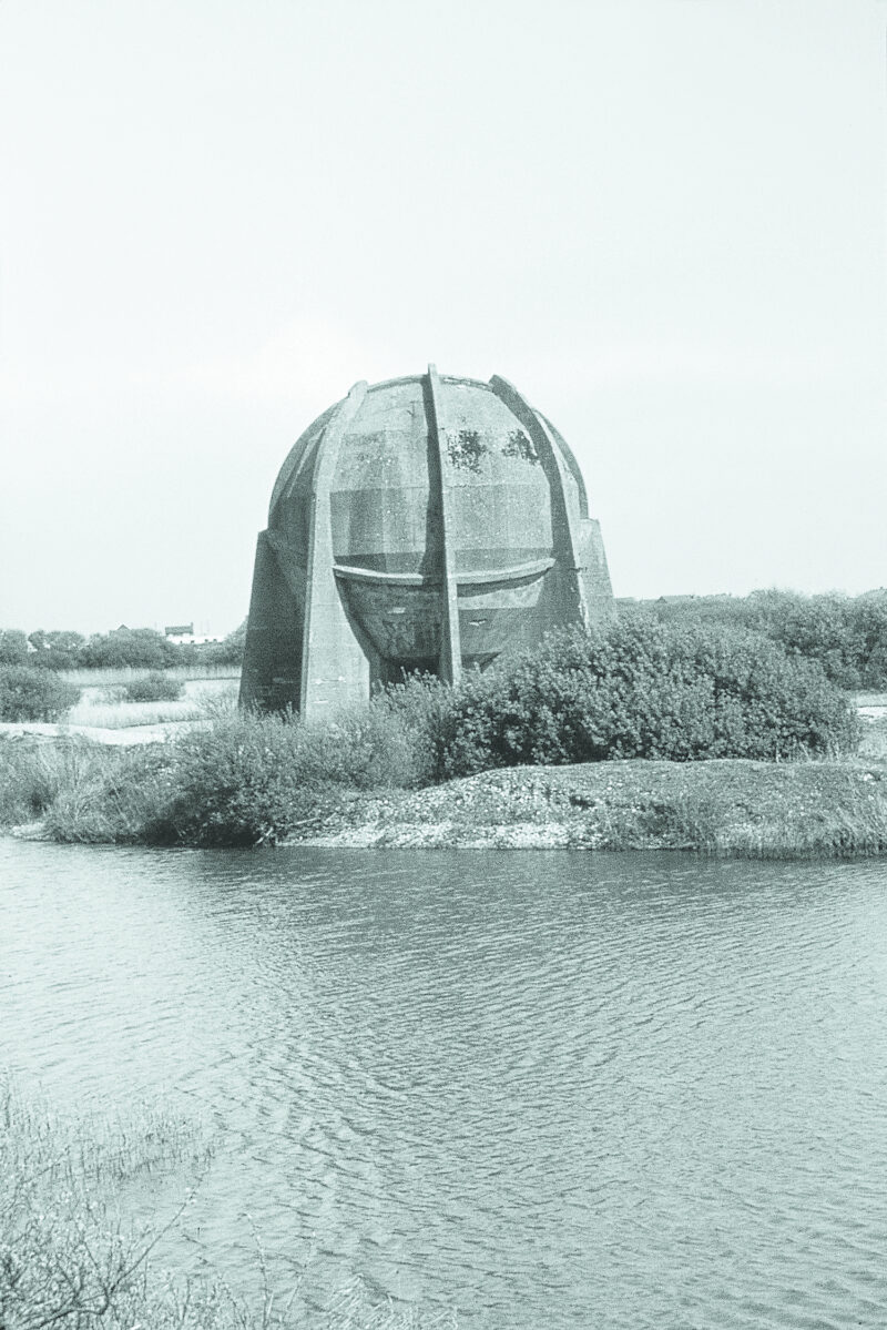 Tacita Dean  Sound Mirrors, 1999 Still single-channel 16mm-film installation (b/w, sound) 7’  Courtesy Sammlung Goetz