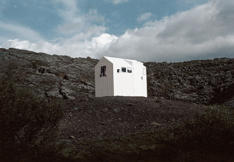 Hrein Fridfinsson House Project, 1974 16 Farbfotografien und zwei Texte, Fotos je 20 × 29 Texte je 29.5 × 21 cm. Courtesy Moderna Museet, Stockholm