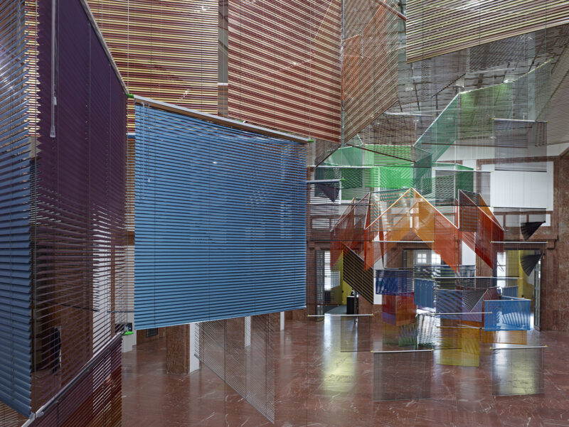 DER ÖFFENTLICHKEIT – VON DEN FREUNDEN HAUS DER KUNST, Installation von Haegue Yang, Haus der Kunst, 2012, photo Jens Weber Munich