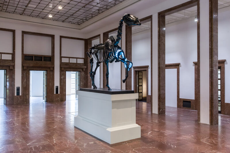 Hans Haacke: Gift Horse, 2015 Haus der Kunst 2017 Installationsansicht / Installation view Photo: Maximilian Geuter © VG Bild-Kunst, Bonn