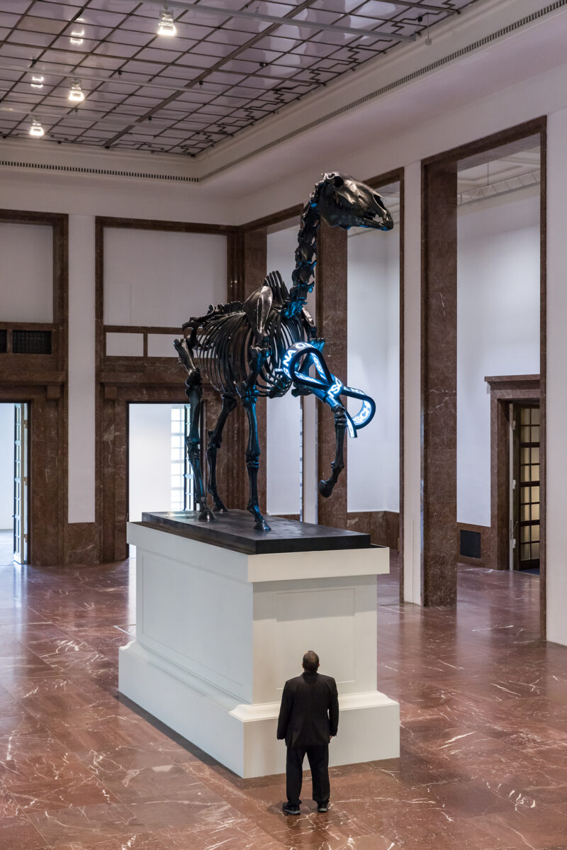 Hans Haacke: Gift Horse, 2015 Haus der Kunst 2017 Installationsansicht / Installation view Photo: Maximilian Geuter © VG Bild-Kunst, Bonn