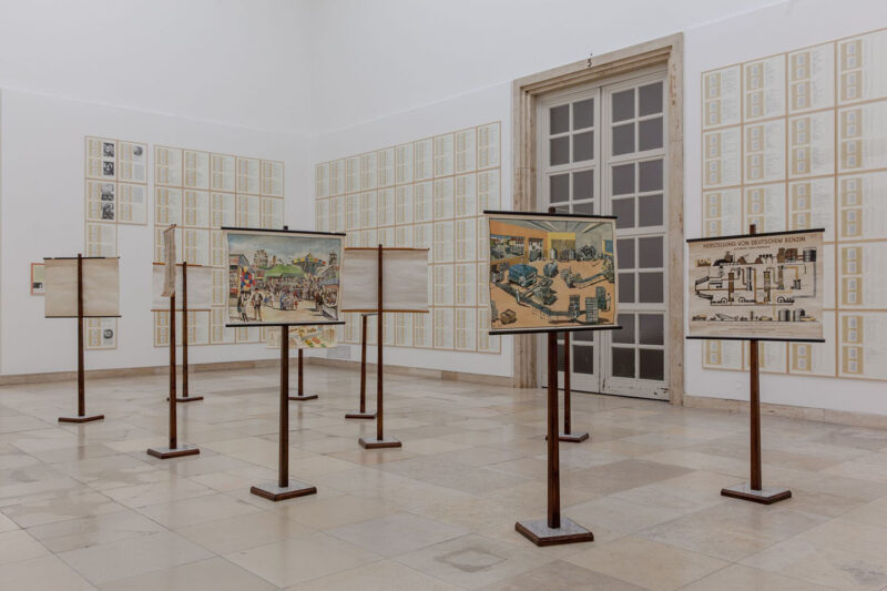 Hanne Darboven Wunschkonzert, Opus 17 A und B, Opus 18 A und B, 1984 Collage, Filzstift auf Papier, Glückwunschkarten 1009 Blatt, je 29,7 x 21 cm Installationsansicht Haus der Kunst © Hanne Darboven Stiftung, Hamburg / VG Bild-Kunst, Bonn 2015 Foto: Maximilian Geuter