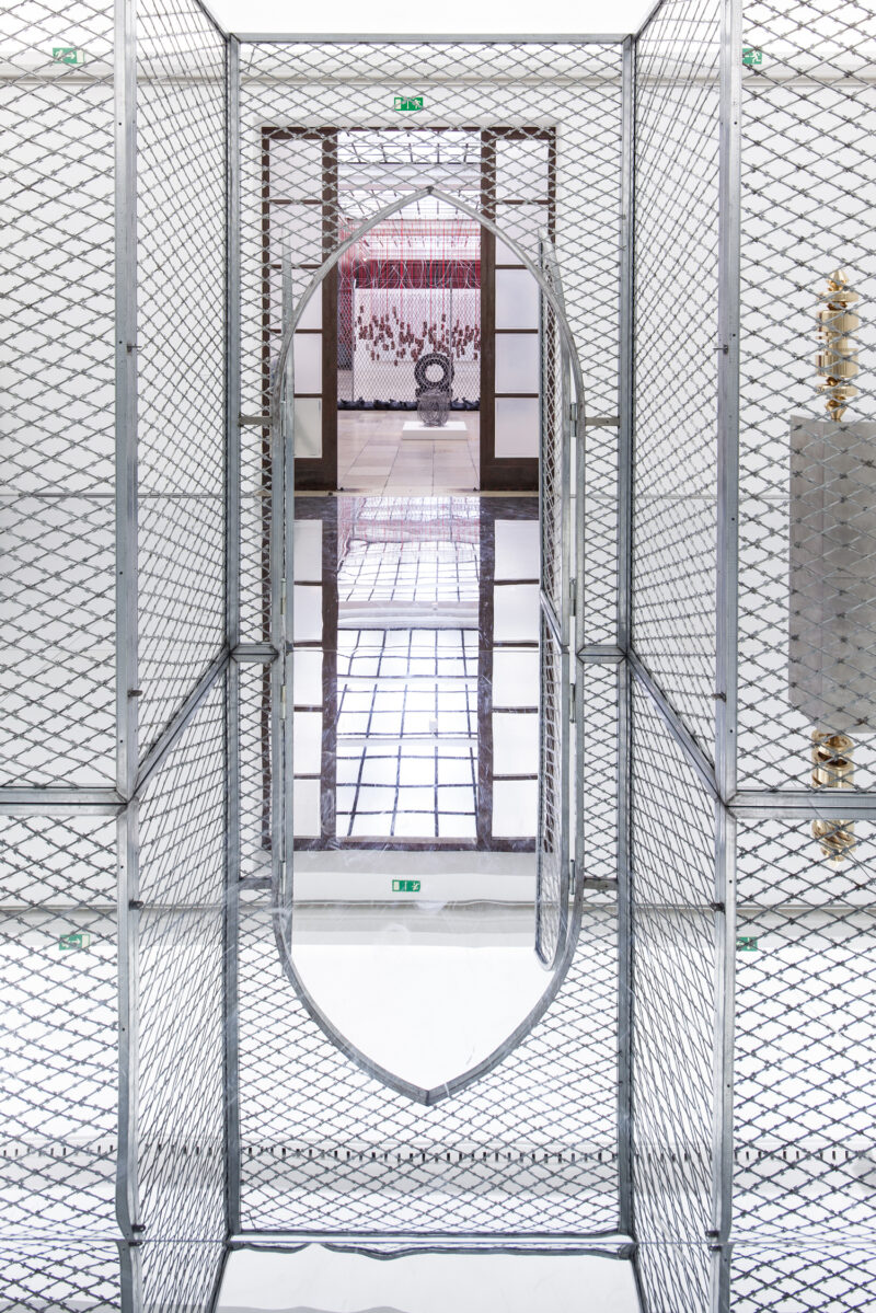 Kendell Geers POSTPUNKPAGANPOP, 2008 Mirrors, Razor mesh Height: 300cm Courtesy the Artist; Galleria Continua, San Gimignano / Beijing / Le Moulin; Goodman Gallery, Johannesburg; Stephen Friedman Gallery, London Detail Installation shot Haus der Kunst Photo: Maximilian Geuter