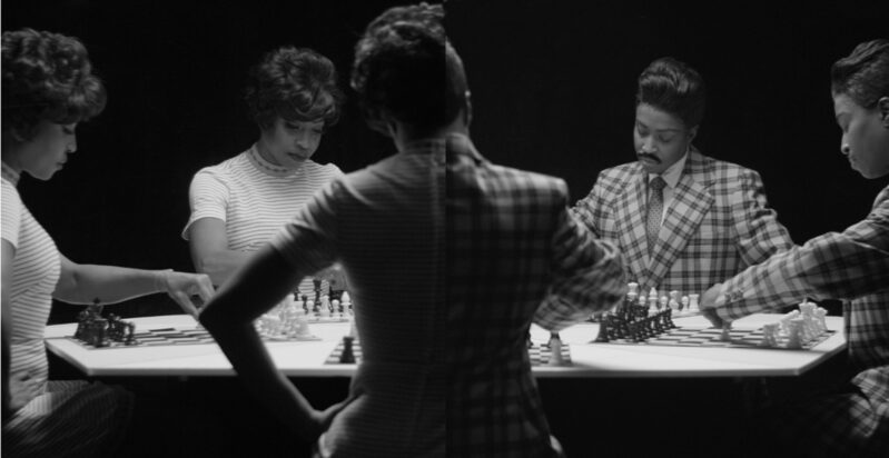 Lorna Simpson Chess, 2013, HD video installation with three projections, black & white, sound, 10:25 minutes (loop) Score and performance by Jason Moran, Courtesy the artist; Salon 94, New York; and Galerie Nathalie Obadia, Paris / Brussels © Lorna Simpson