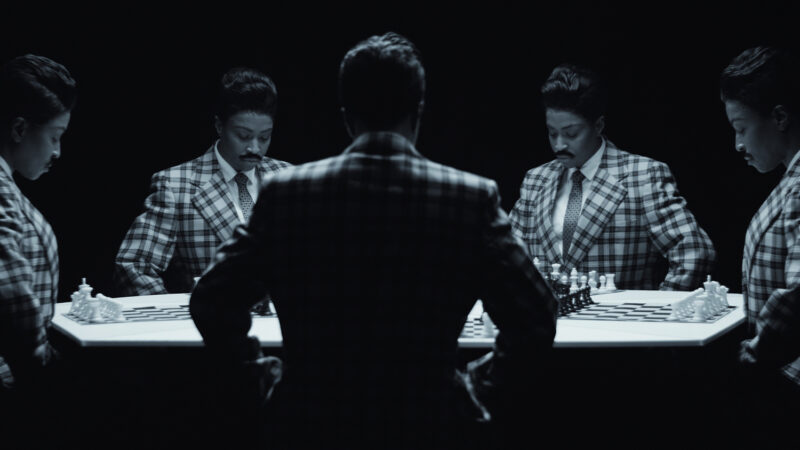 Lorna Simpson Chess, 2013 HD video installation with three projections, black & white, sound, 10:25 minutes (loop) Score and performance by Jason Moran. Courtesy the artist; Salon 94, New York; and Galerie Nathalie Obadia, Paris / Brussels © Lorna Simpson