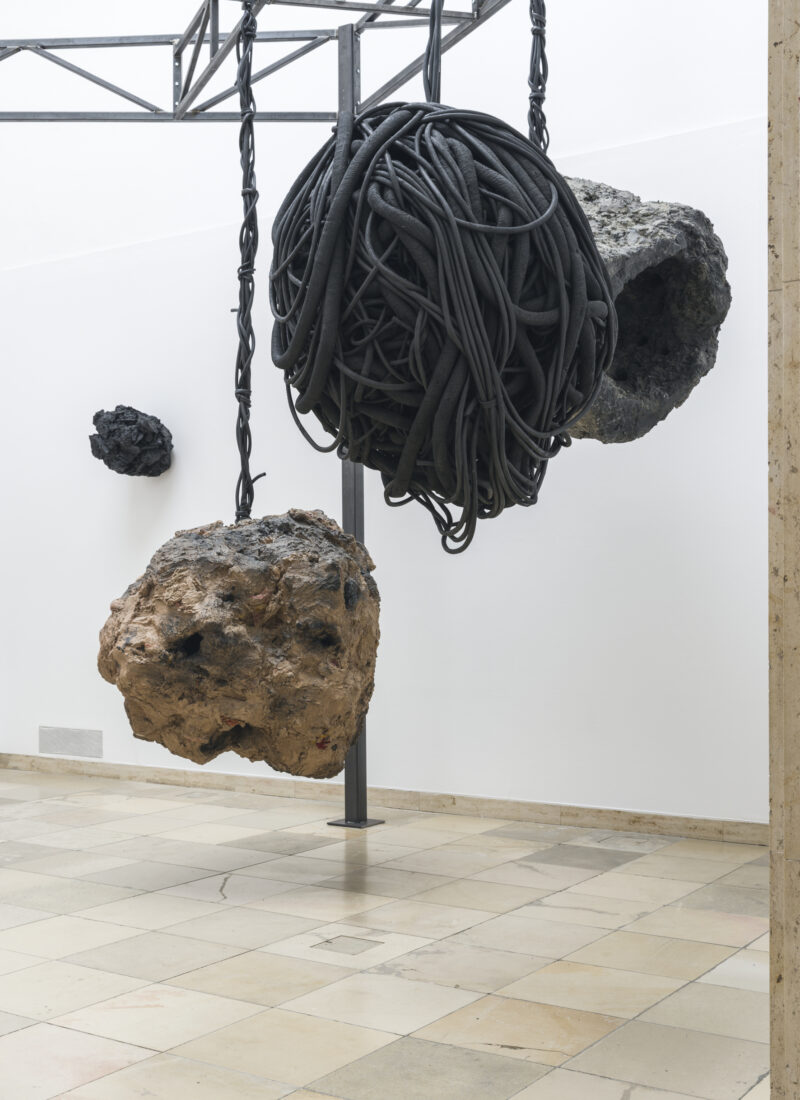 Phyllida Barlow. frontier, Installationsansicht, Haus der Kunst, 2021, Foto: Maximilian Geuter