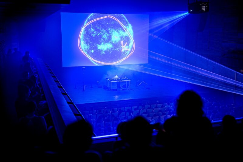 Nkisi, The Spiral AV show with Charlie Hope at Muziekgebouw Amsterdam © Pieter Kers