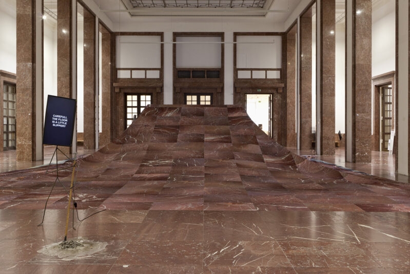 Laure Prouvost DER ÖFFENTLICHKEIT - Von den Freunden Haus der Kunst: We would be floating away from the dirty past. Installation view Haus der Kunst, 2015. Photo: Wilfried Petzi