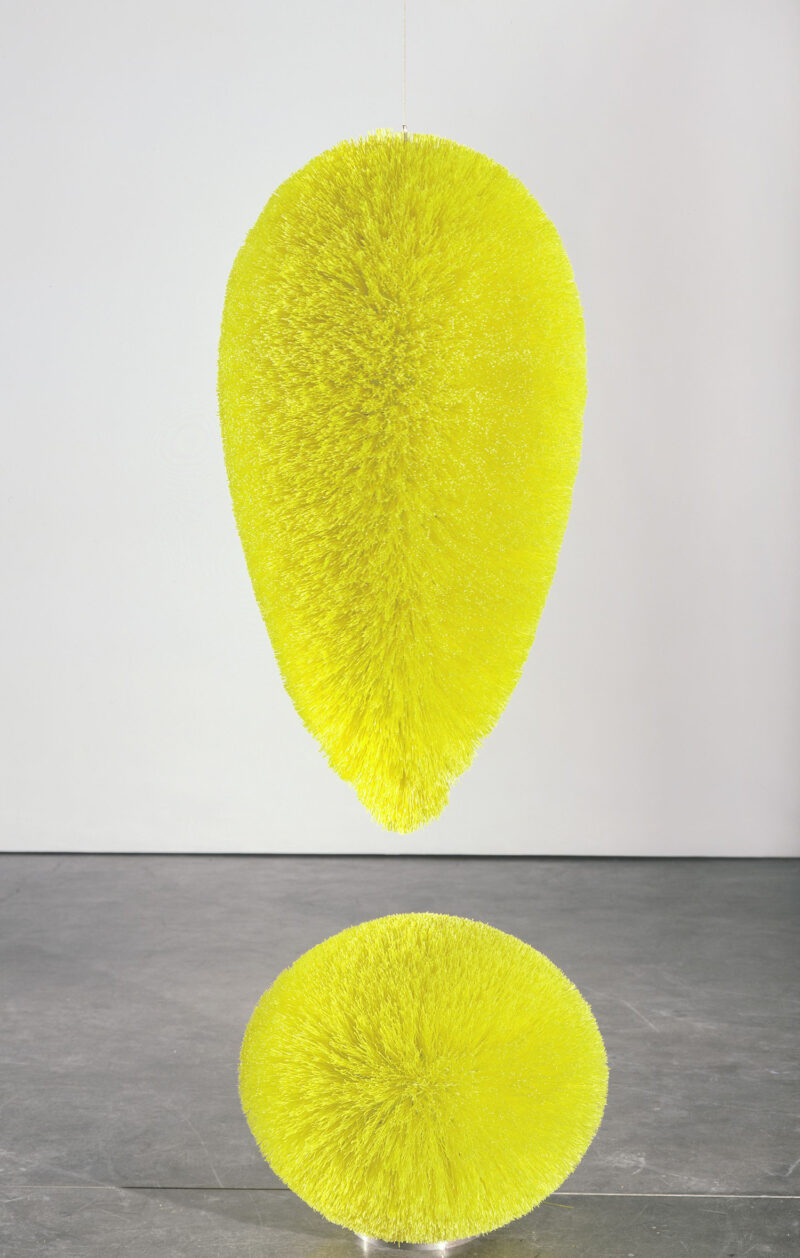 Richard Artschwager Exclamation Point (Chartreuse), 2008 Plastic bristles on a mahogany core painted with latex 65 x 22 x 22 in. (165.1 x 55.9 x 55.9 cm) Gagosian Gallery, New York © VG Bild-Kunst, Bonn 2013 Photo: Robert McKeever