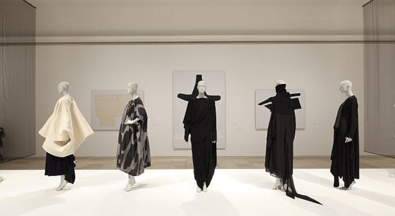 Rei Kawakubo / Comme des Garcons, Autumn/Winter 1992/93; 1983/84; Spring/Summer 1984, Kyoto Costume Institute Collection, installation view Future Beauty – 30 Years of Japanese Fashion, Haus der Kunst, 2011, photo Dirk Eisel