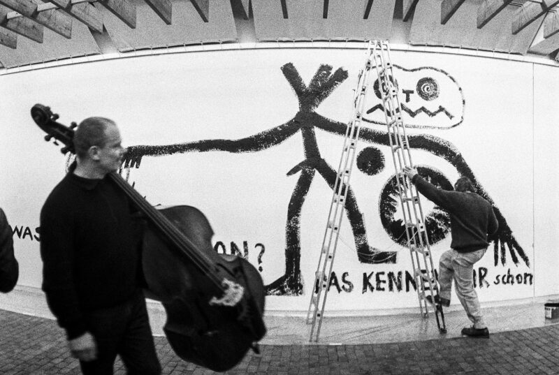 Peter Kowald, A.R. Penck, Workshop Freie Musik 1984  © Dagmar Gebers/FMP-Publishing. Foto: Dagmar Gebers
