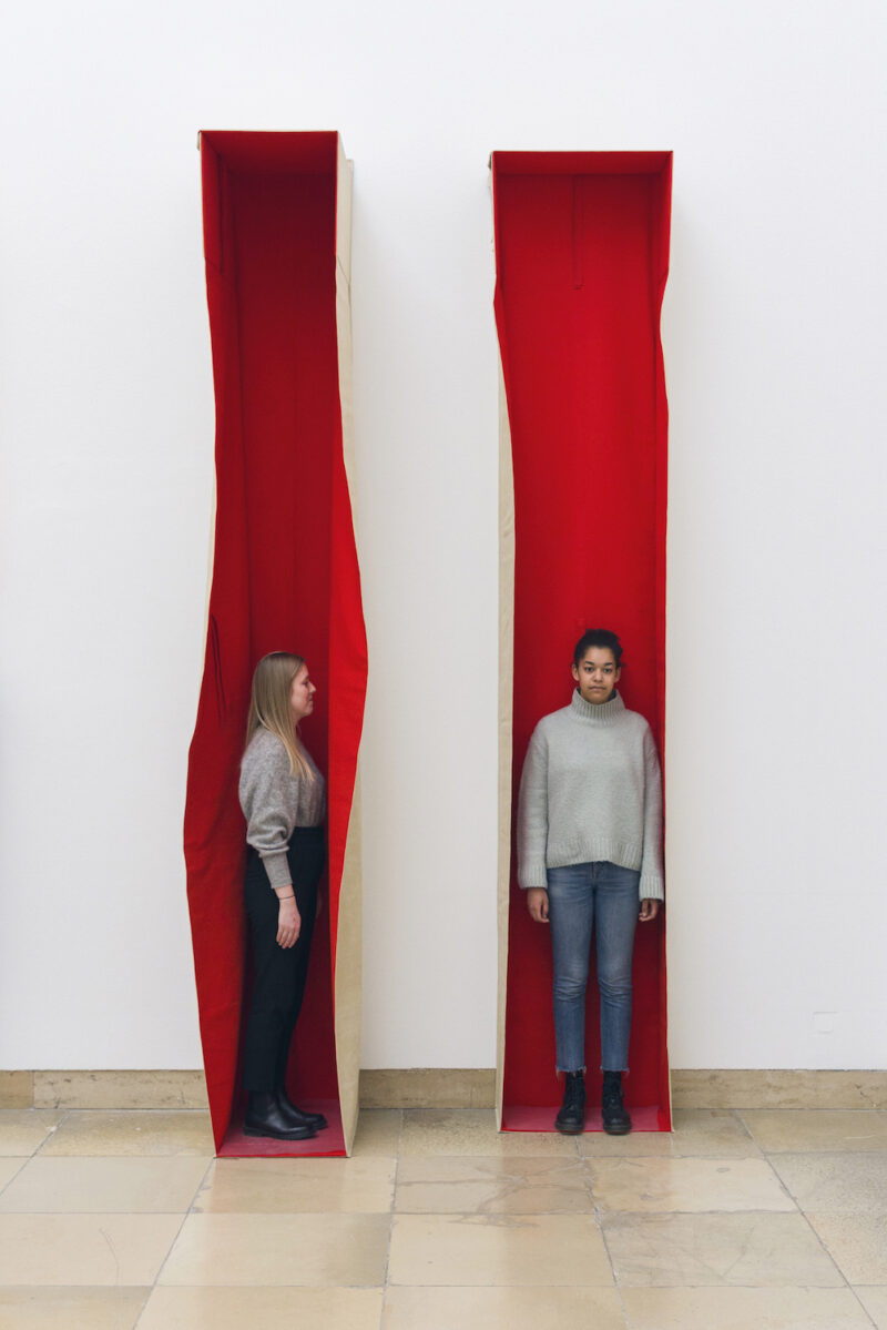 Franz Erhard Walther. Shifting Perspectives, Installationsansicht, Aktivierung, Haus der Kunst, 2020, Foto: Maximilian Geuter © VG Bild-Kunst, Bonn 2020