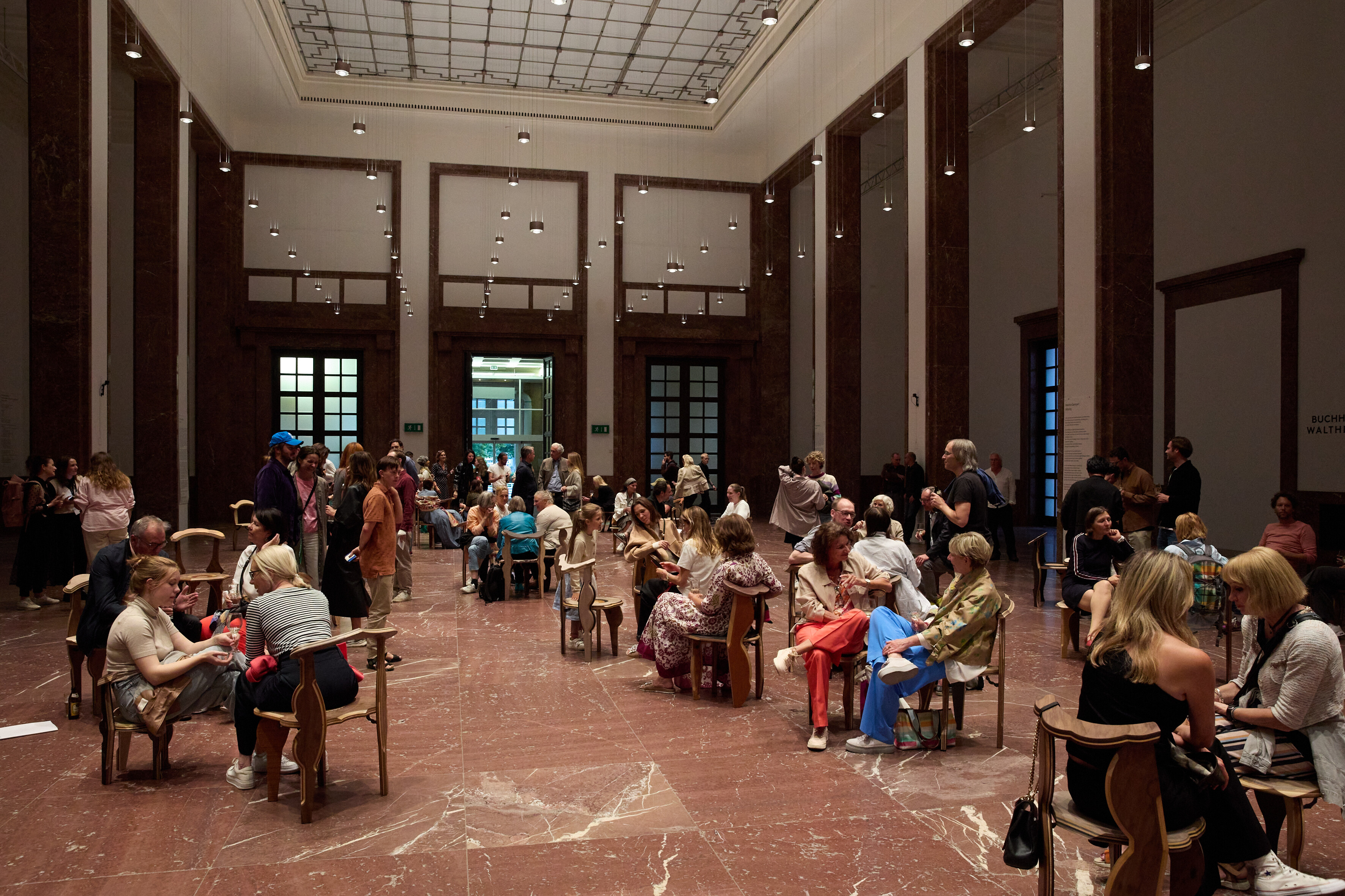 Martino Gamper, Ausstellungsansicht Haus der Kunst, 2024. Foto: Judith Buss. Martino Gamper, Ausstellungsansicht Haus der Kunst, 2024. Foto: Judith Buss.